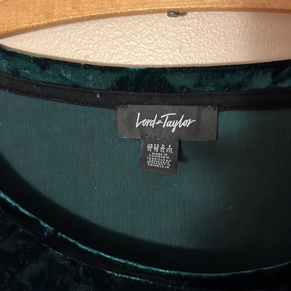 Lord & Taylor Emerald Green Velour Top - Size XL - Picture 2 of 4